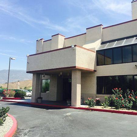 San Bernardino Inn & Suites Екстериор снимка