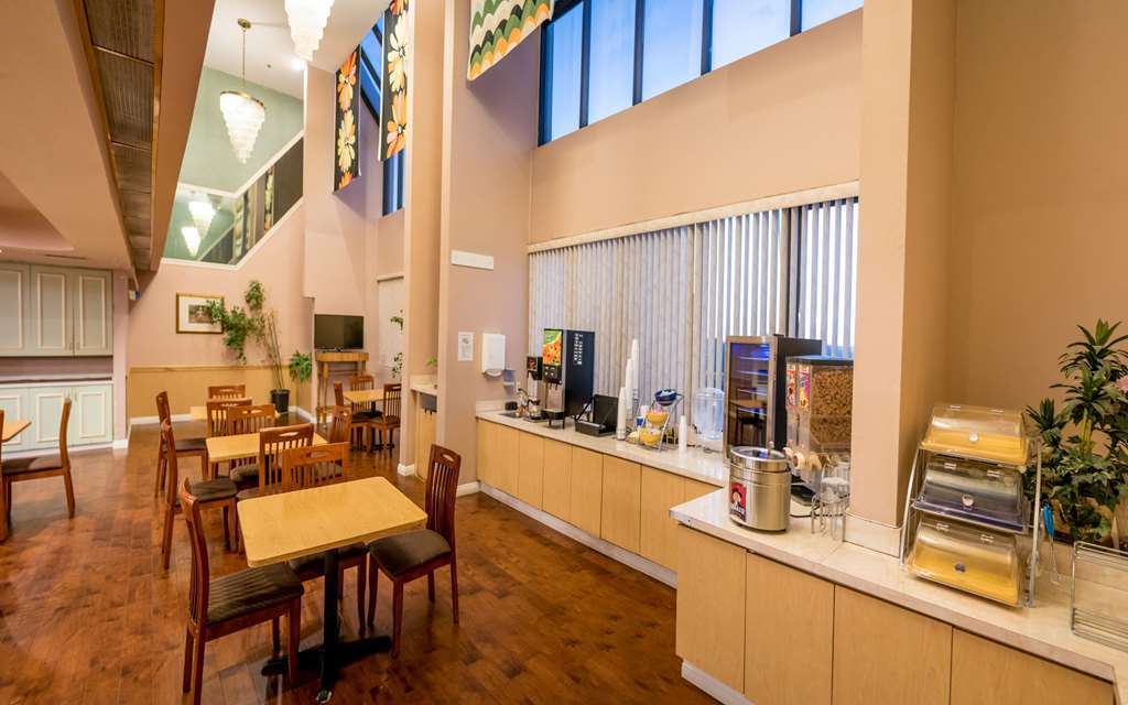 San Bernardino Inn & Suites Ресторант снимка