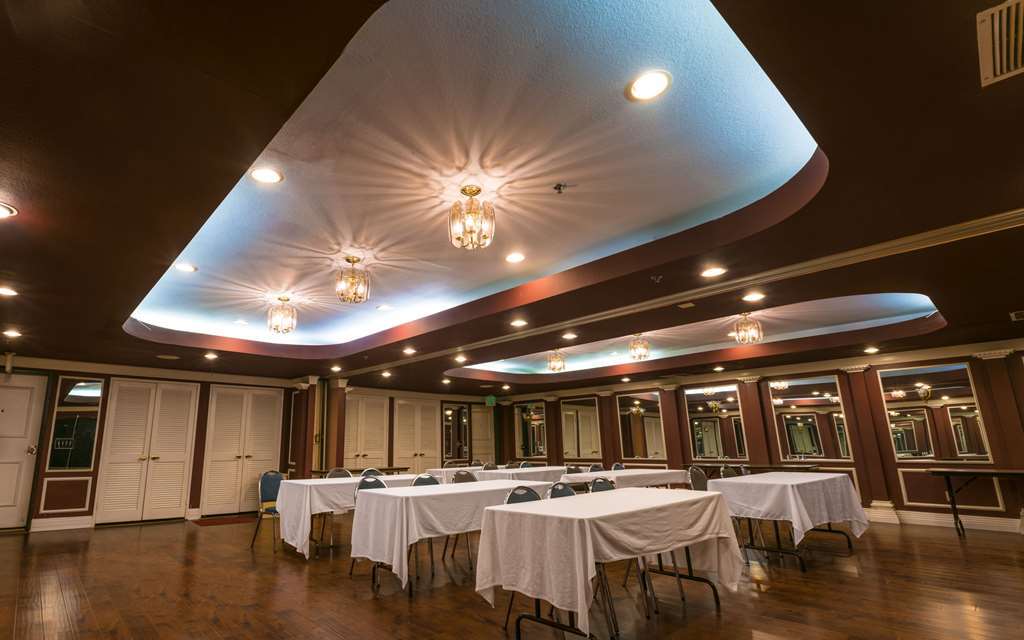 San Bernardino Inn & Suites Съоръжения снимка