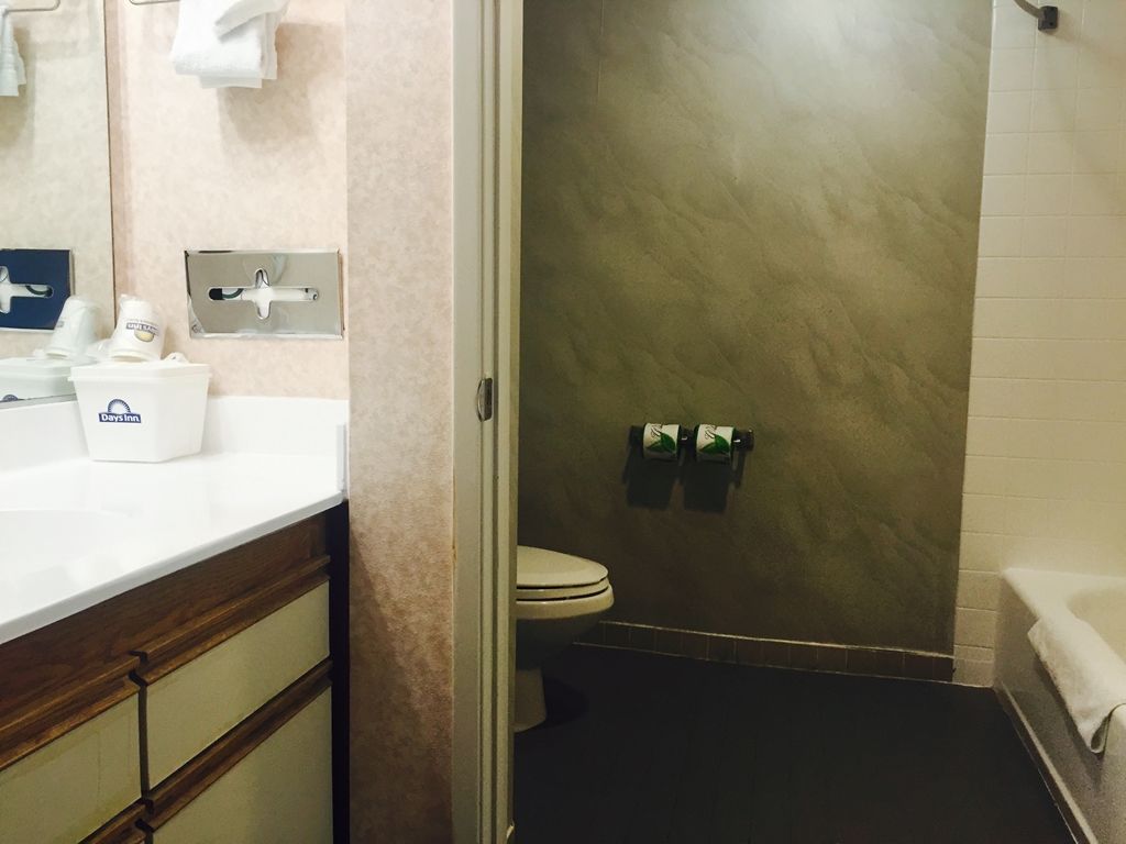 San Bernardino Inn & Suites Стая снимка