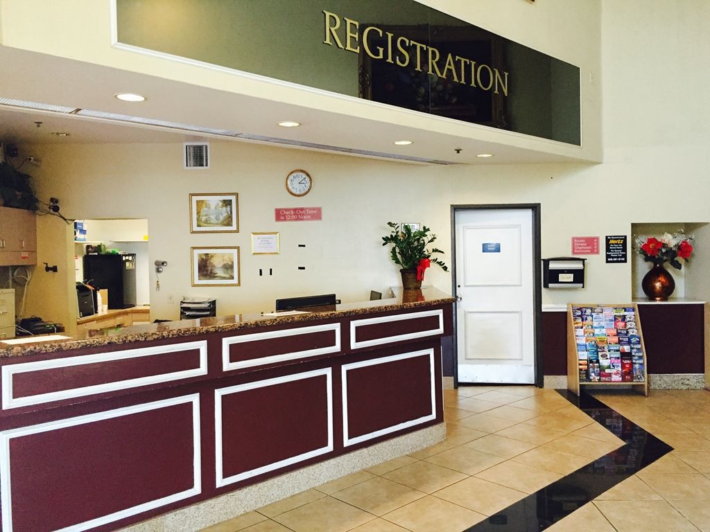 San Bernardino Inn & Suites Интериор снимка