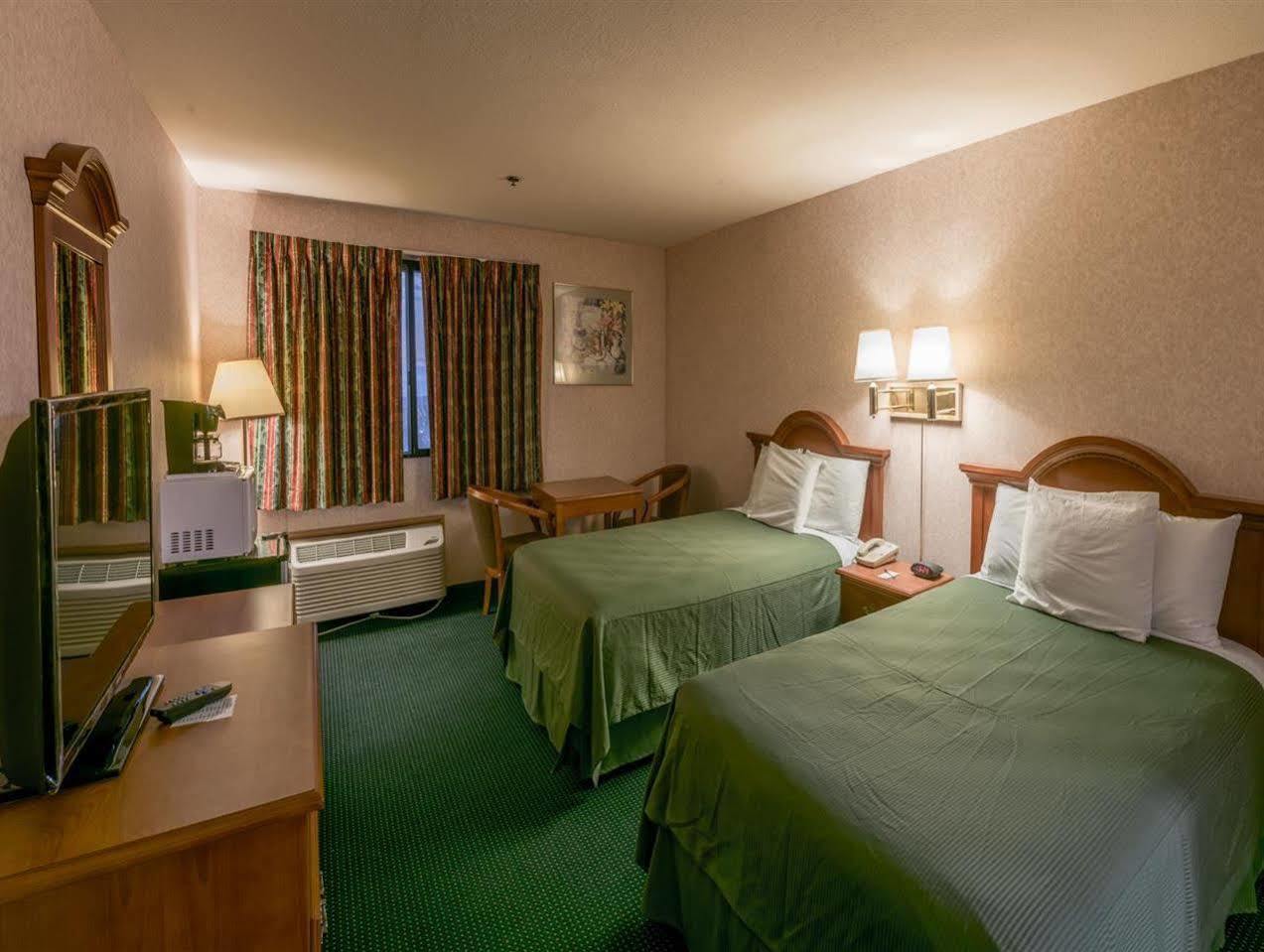 San Bernardino Inn & Suites Екстериор снимка